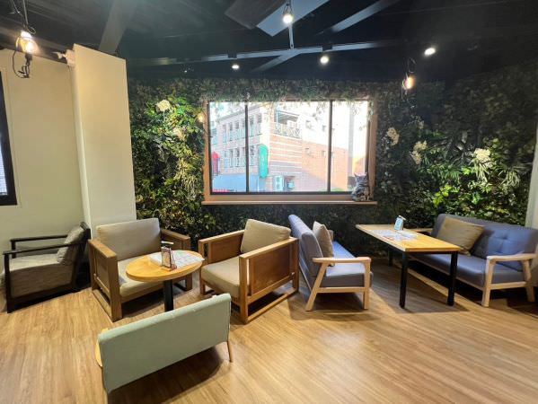 森林小徑健行店用餐环境