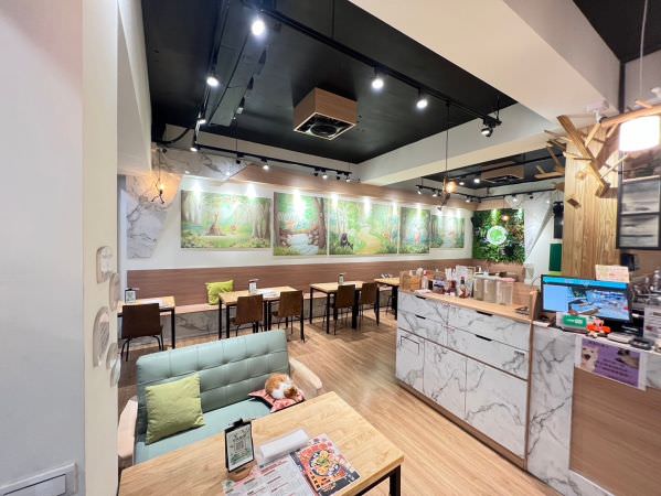 森林小徑健行店用餐环境